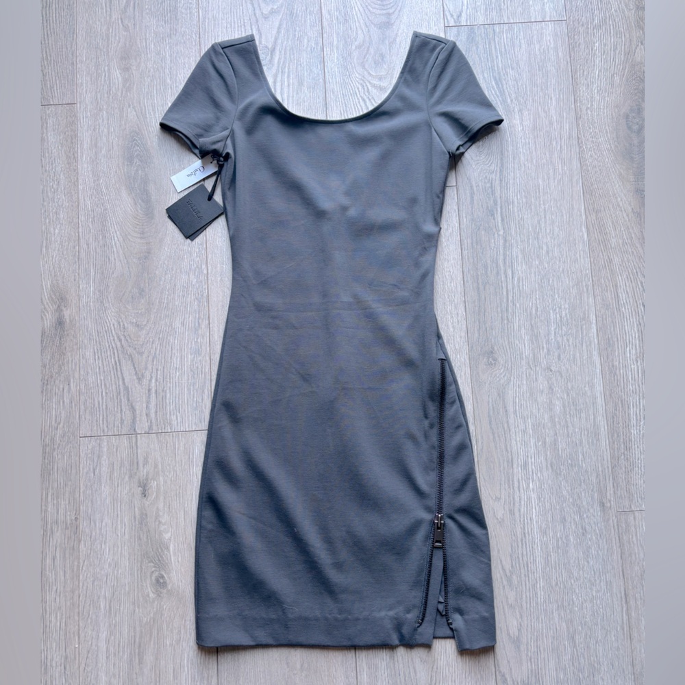 Aritzia Talula Bodycon Mini Dress Graphite Gray Small NWT Zip Slit ✨
